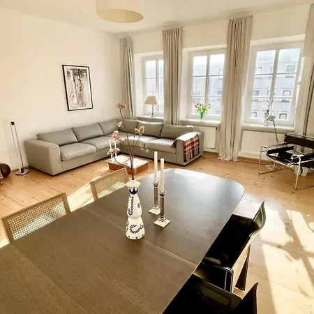 New Furnished, Exclusive Large Flat In Center, 30min To Airport