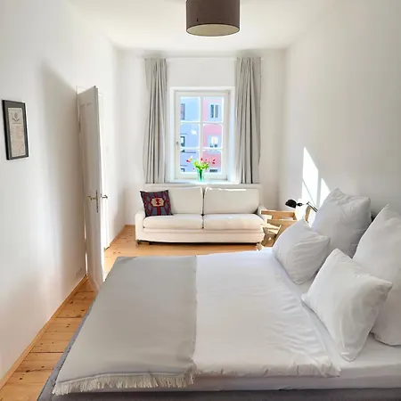 New Furnished, Exclusive Large Flat In Center, 30min To Airport Apartment München