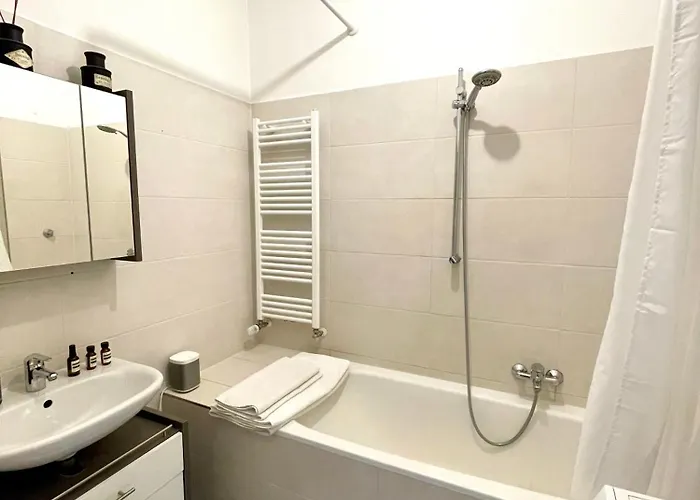 Apartment New Furnished, Exclusive Large Flat In Center, 30min To Airport