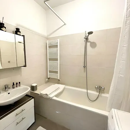 Lägenhet New Furnished, Exclusive Large Flat In Center, 30min To Airport