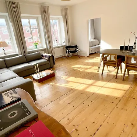 Lejlighed New Furnished, Exclusive Large Flat In Center, 30min To Airport *